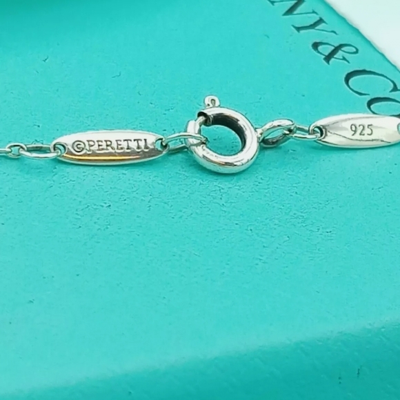 TIFFANY & Co Diamond Pendant on an 925 Sterling Silver 16inch Chain - Picture 4 of 9